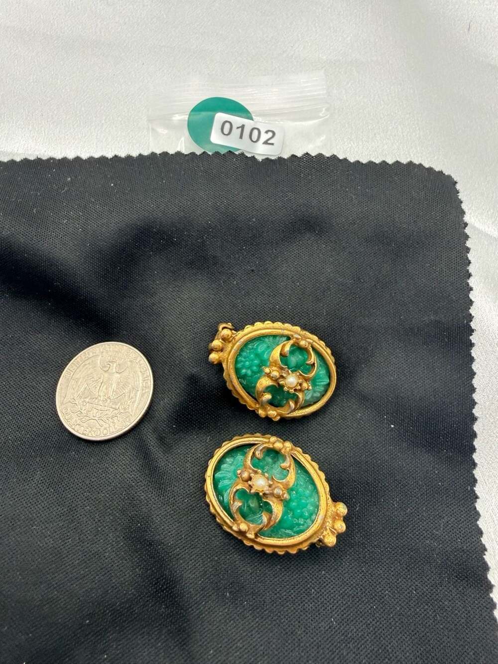 Vintage Judy Lee Gold Tone Green Molded  Pearl Clip On Earrings